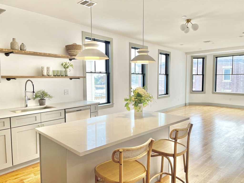 15 Maywood St, Roxbury