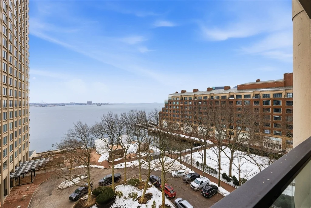 65 E India Row, Downtown