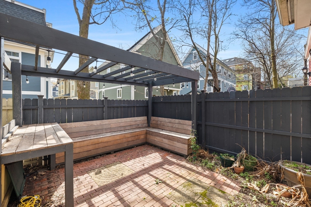 31 Millmont St, Roxbury