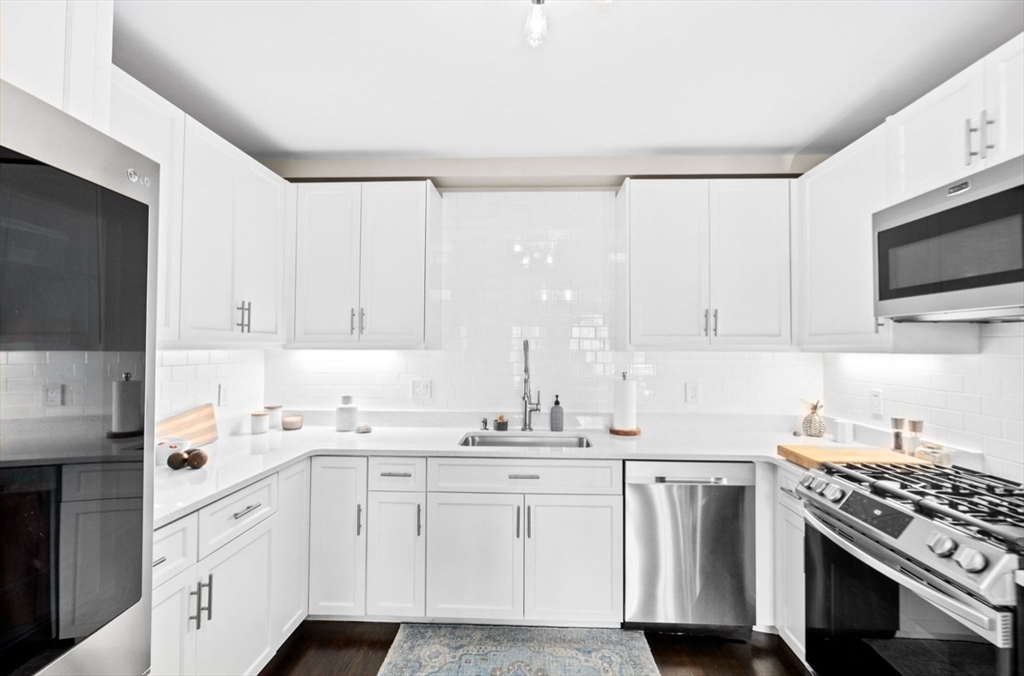 108 Elm St, Cohasset