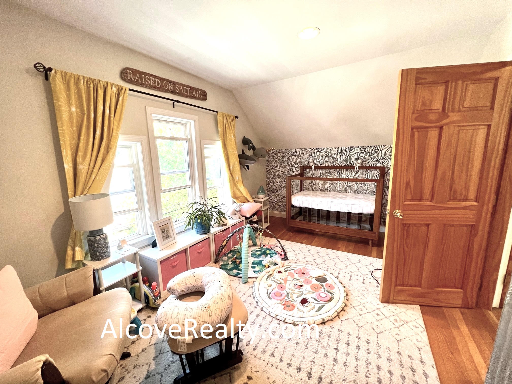 24 Burnham St, Tufts