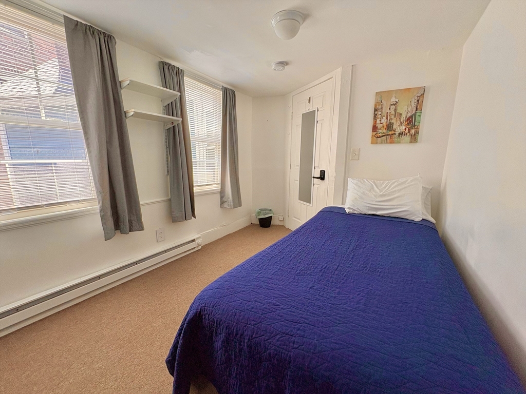 285 Roxbury St, Roxbury