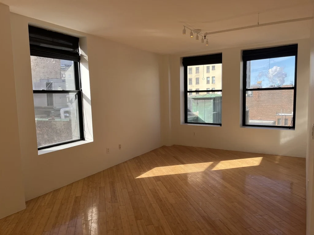 449-463 Washington, Midtown