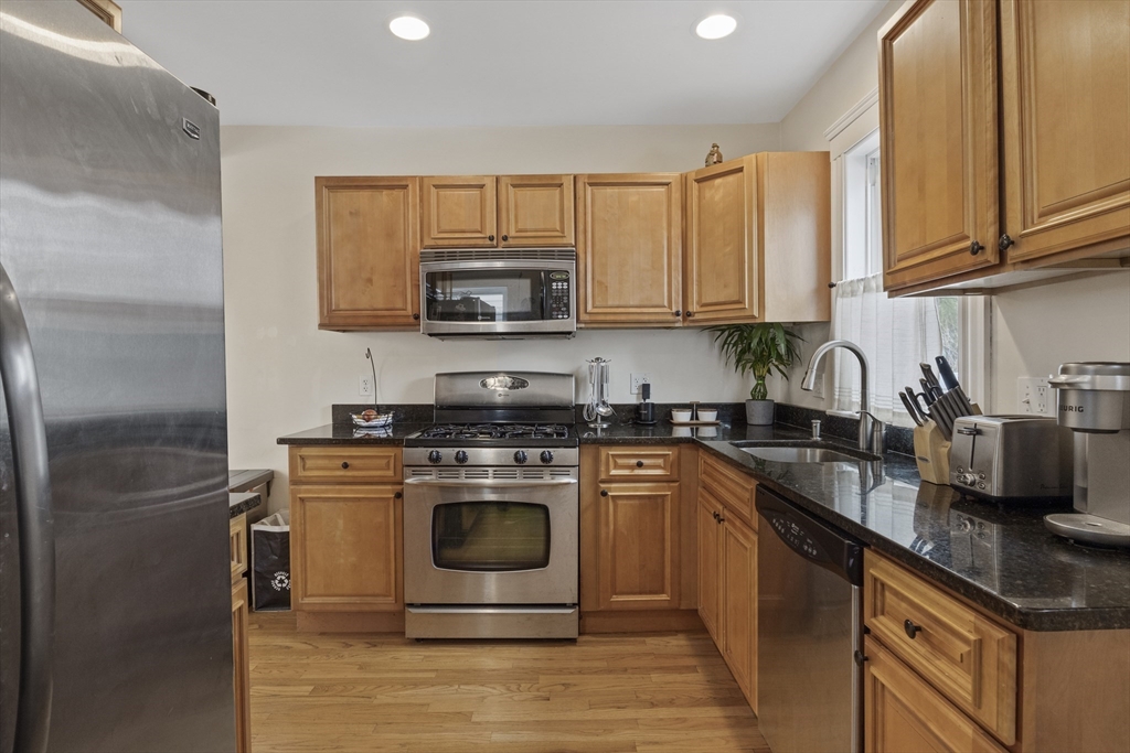 9-11 Clifford St, Hyde Park