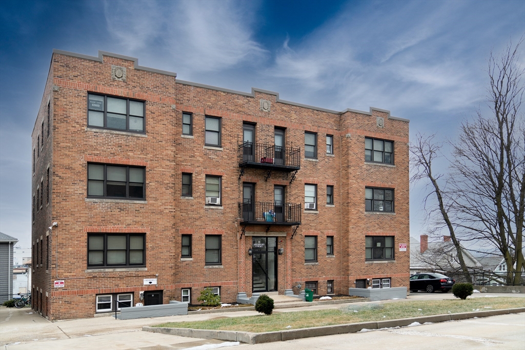 6 Sherborn Ct, Medford