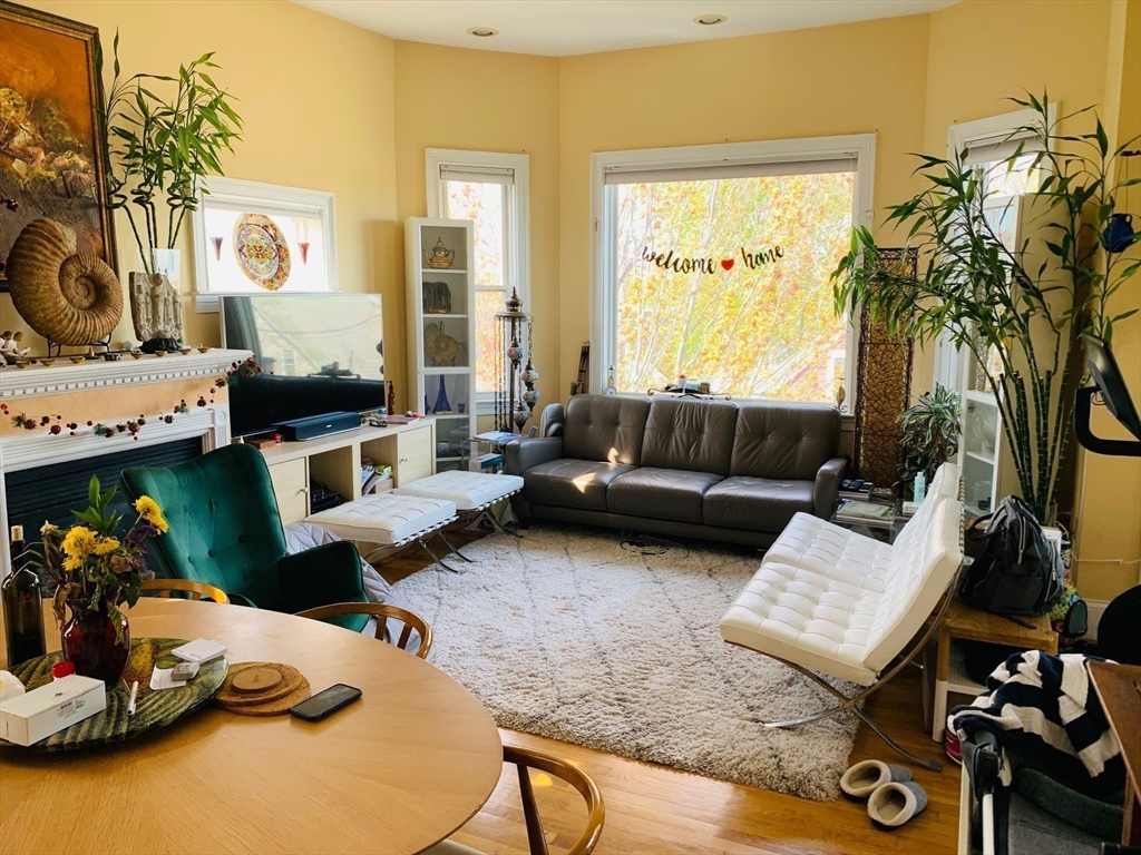 136 Hudson St, Powder House Square