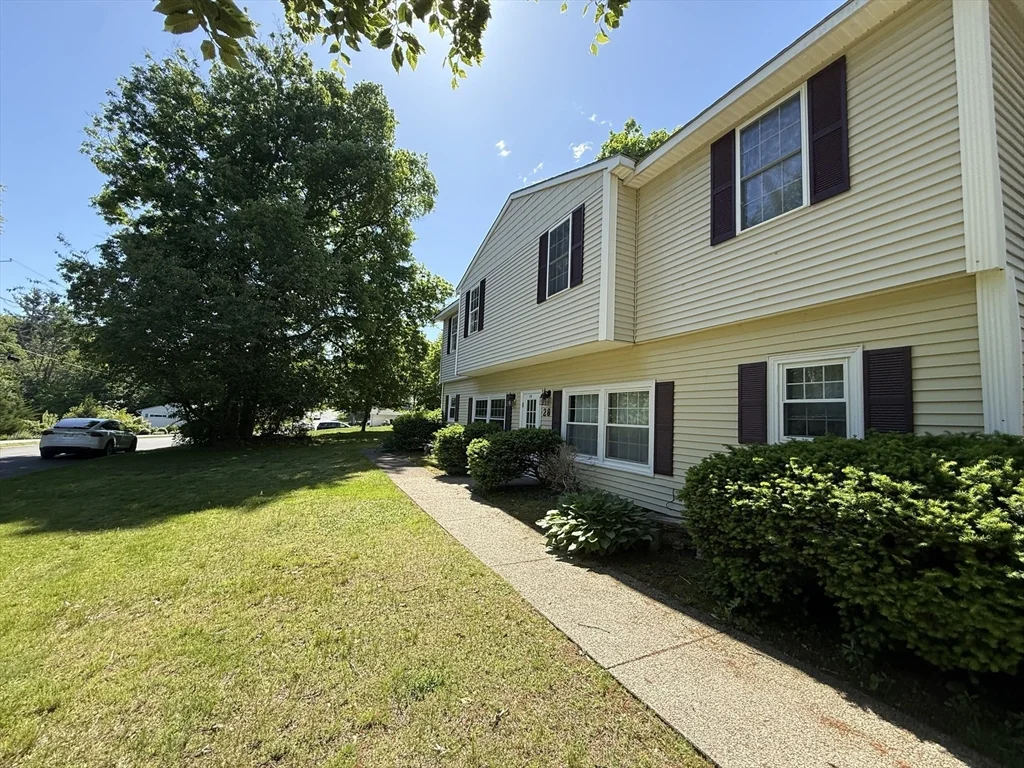 28 Crestview Dr, Westborough