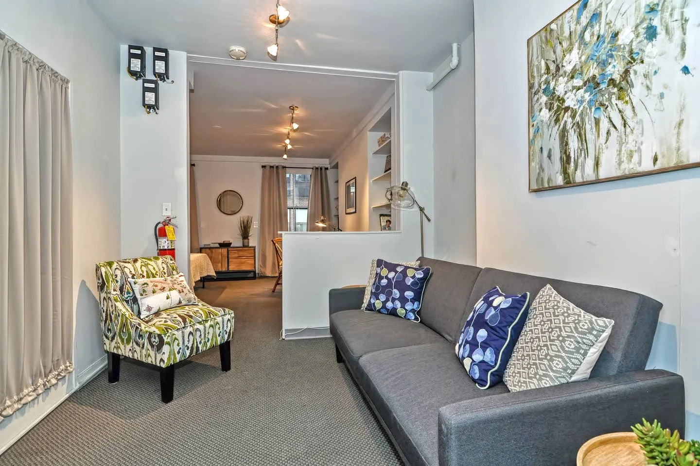 49 Charles St, Beacon Hill