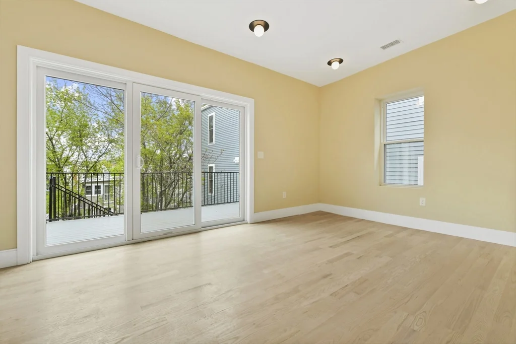 184 Paris, East Boston