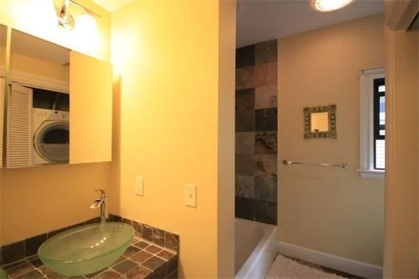 176 Hillside St, Mission Hill