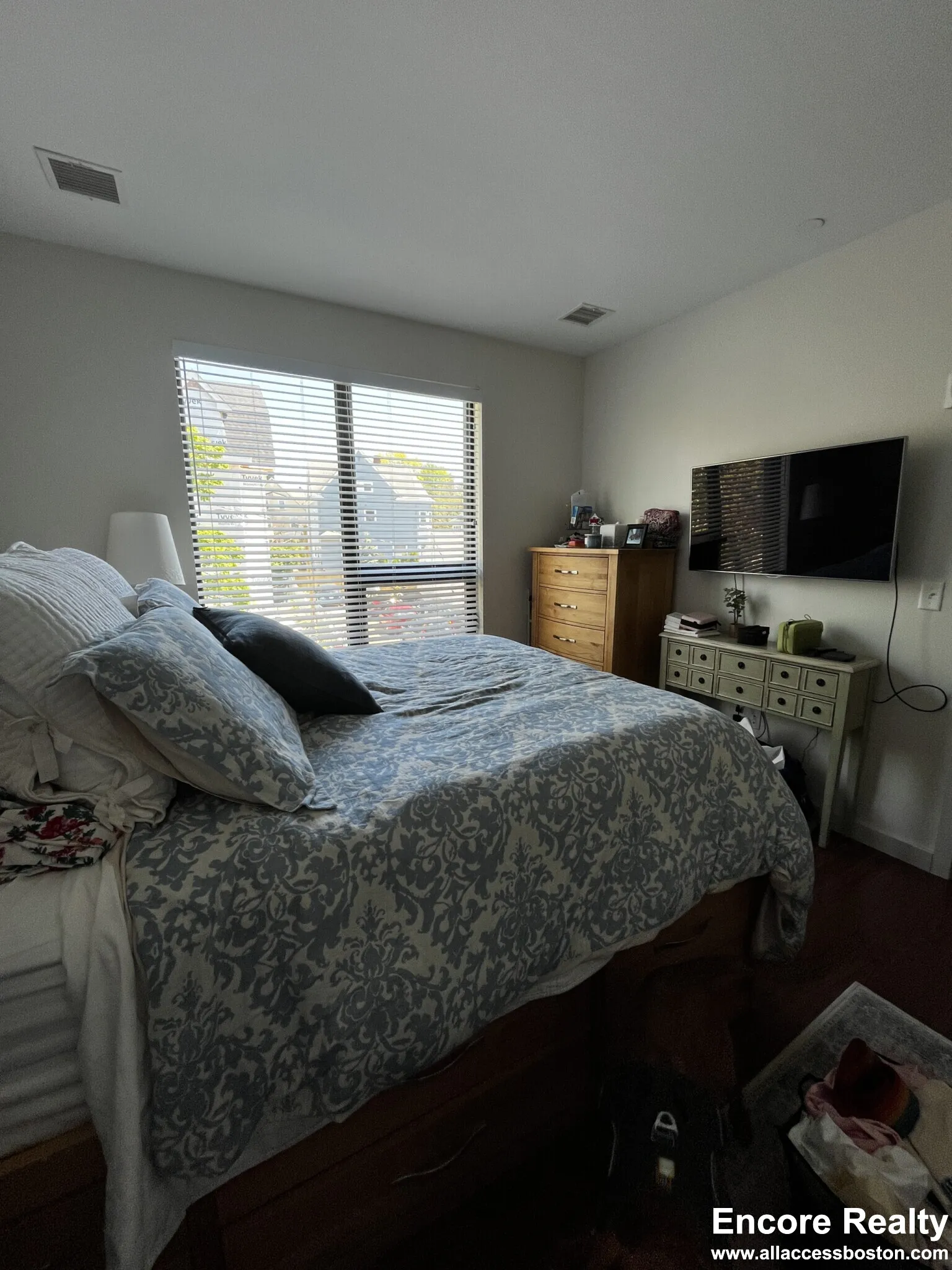 455 Harvard St, North Brookline