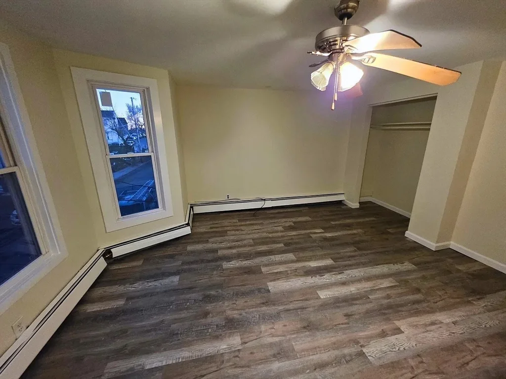 18 Barclay St, Lowell