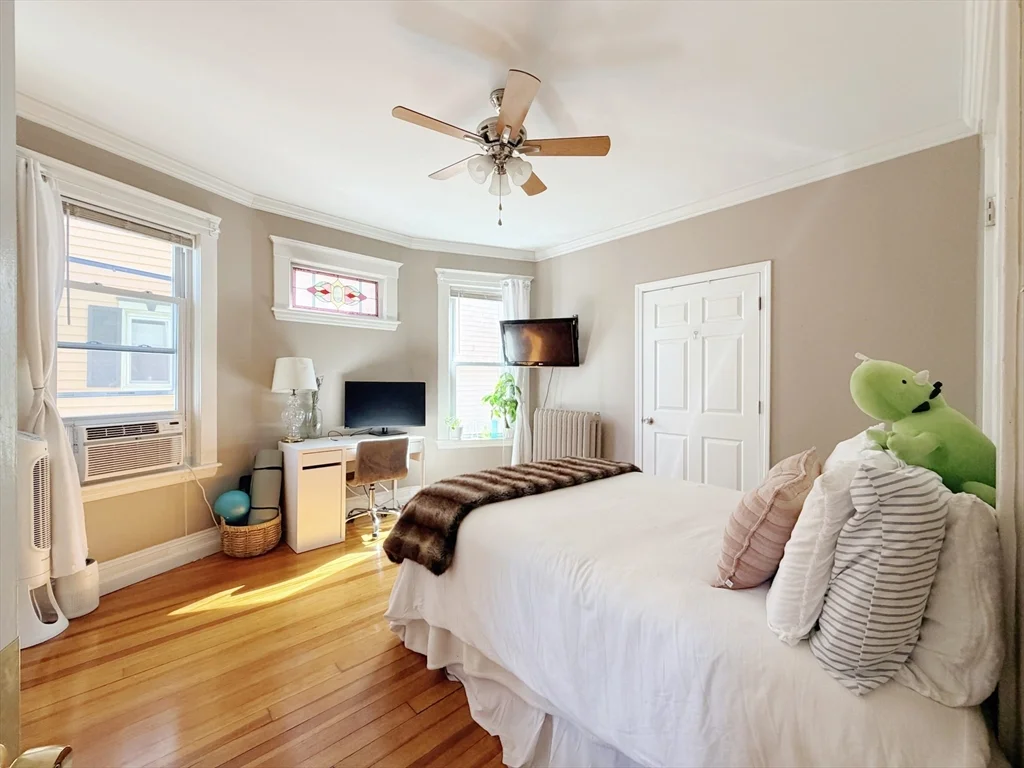 17 Pleasant St, Dorchester