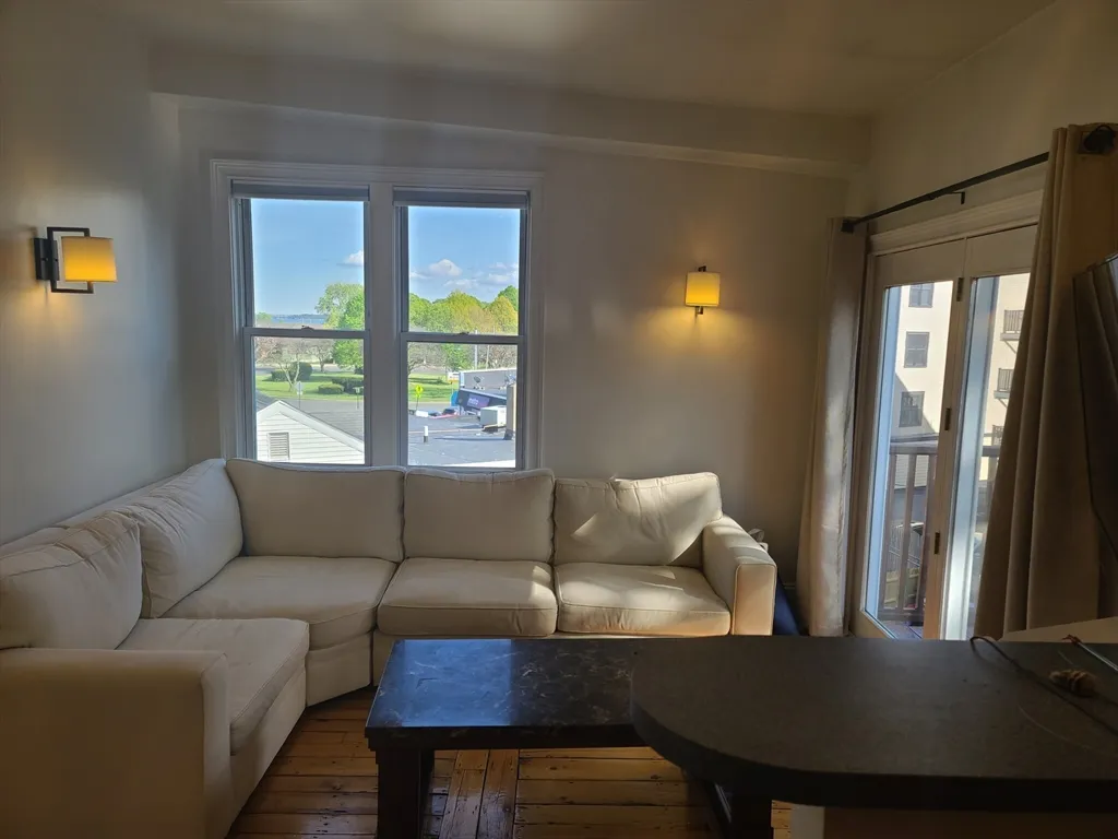 31 Jenkins St, South Boston