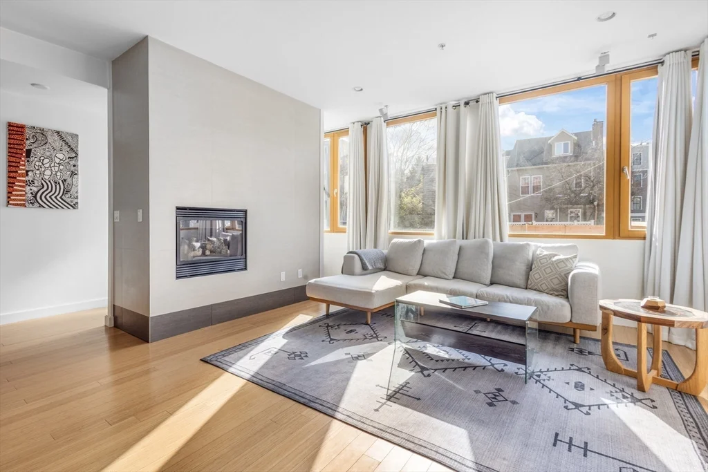 210 Bolton St, South Boston