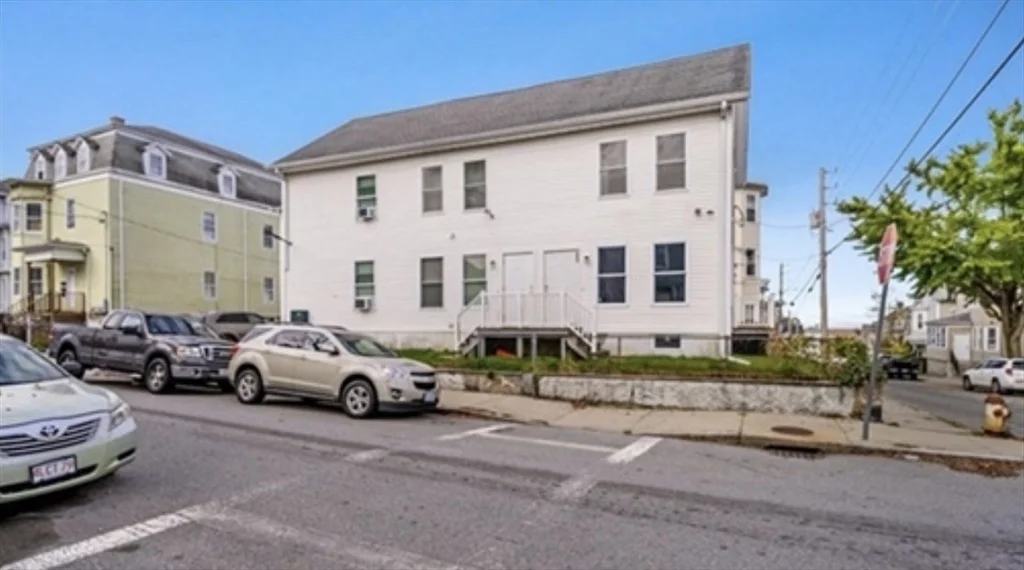 151 Whipple St, Fall River