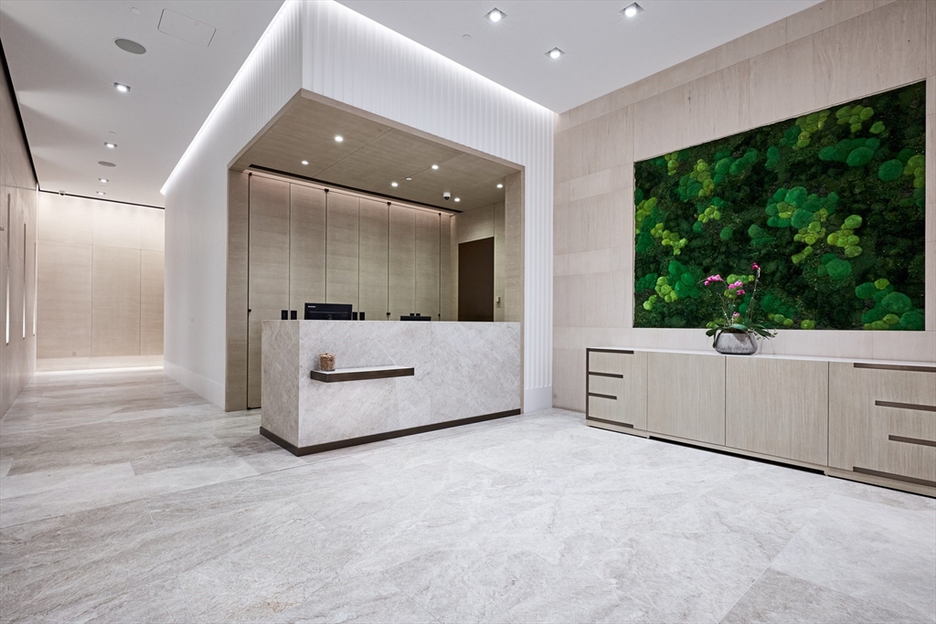 65 E India Row, Waterfront