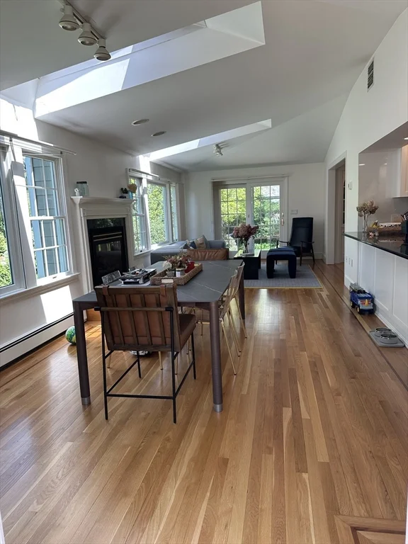 45 Wellesley Rd, Belmont