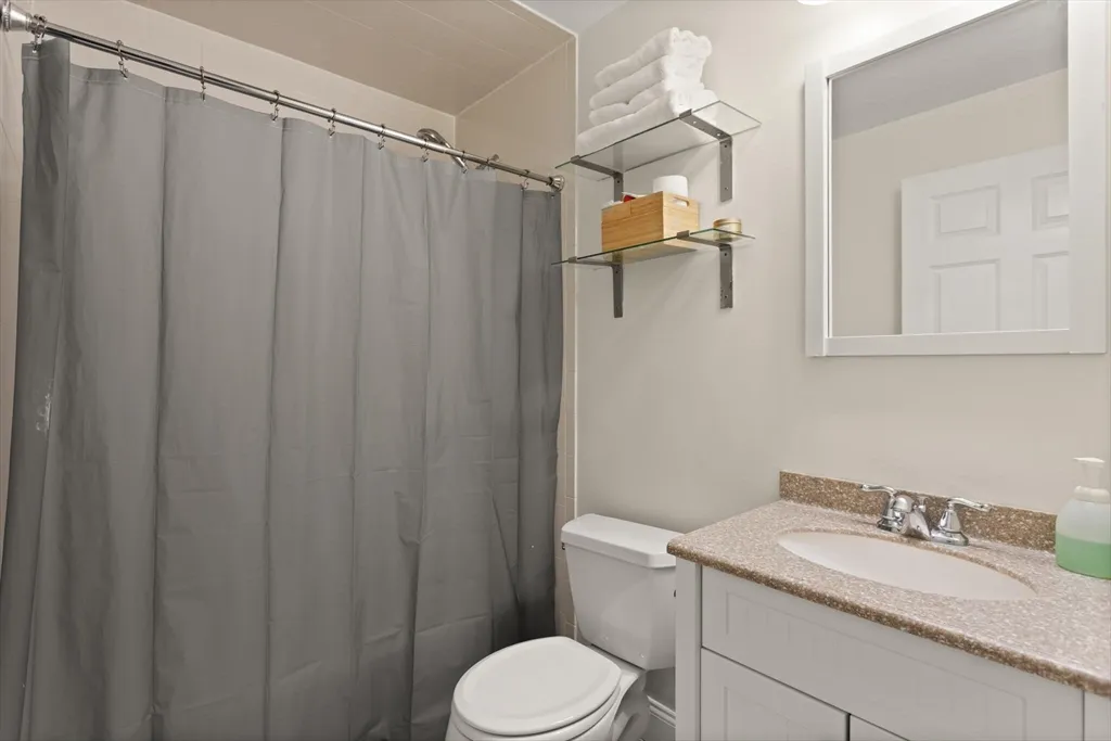 336 Saratoga St, East Boston