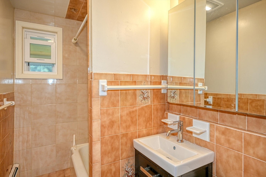 91 Arlington St, Watertown