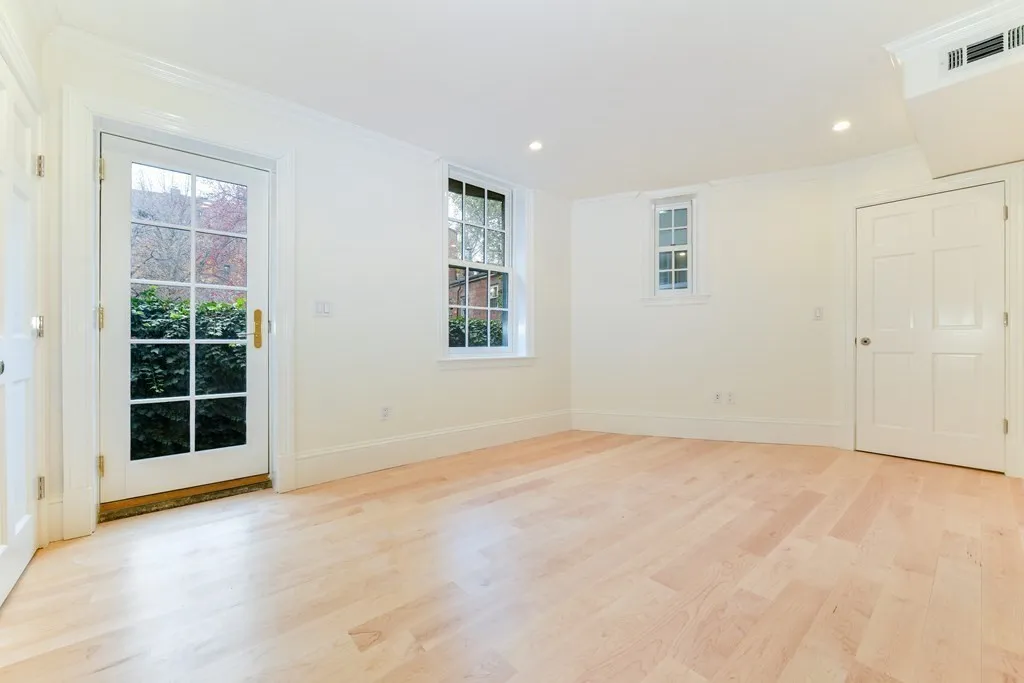 48 Mount Vernon St, Beacon Hill