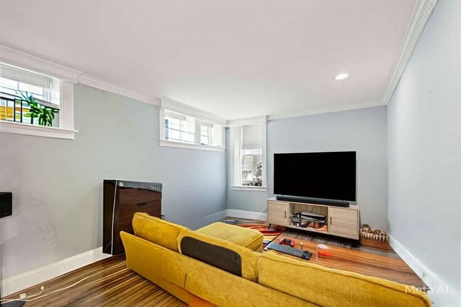 8 Mohawk St, South Boston