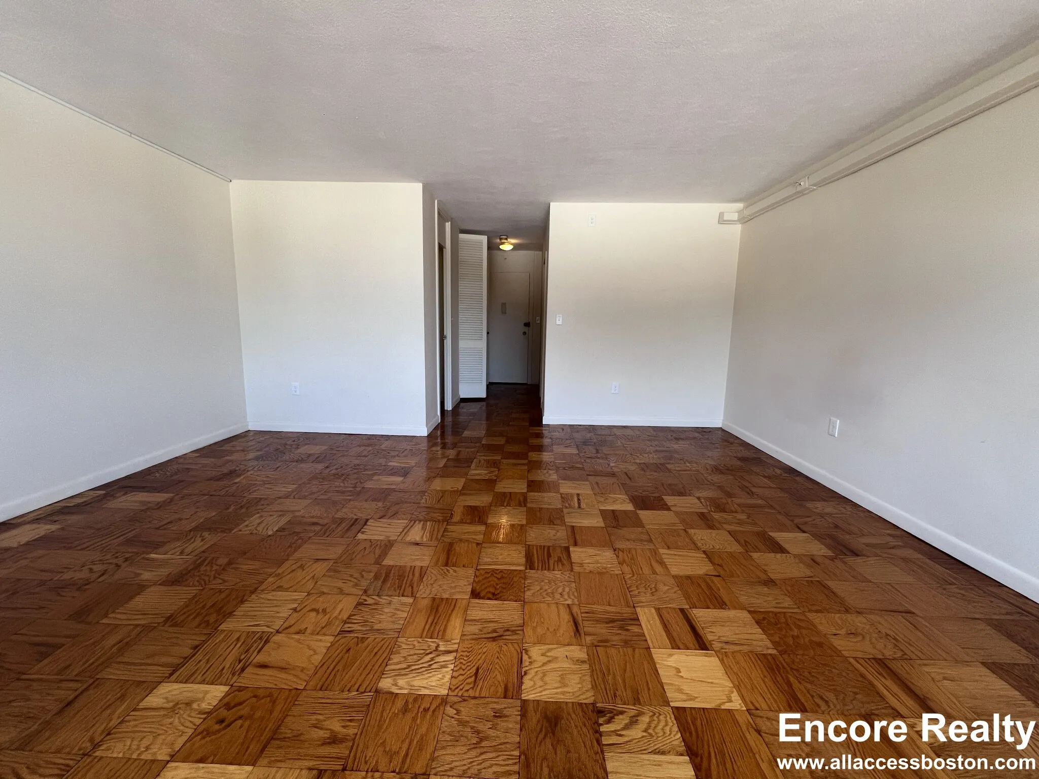 101 Monmouth Ct, Longwood