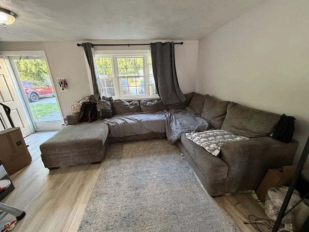 6 Ba Dr, North Attleboro