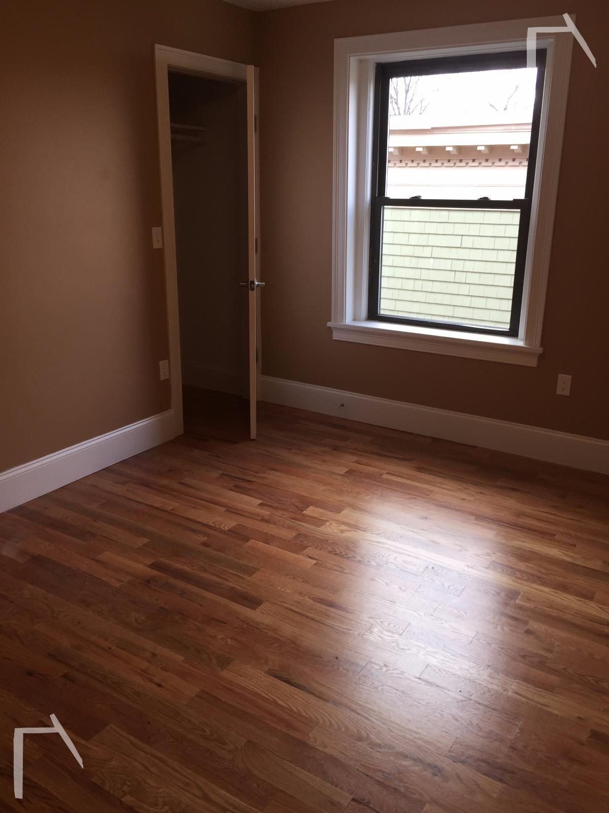 32 Linden St, Central Village