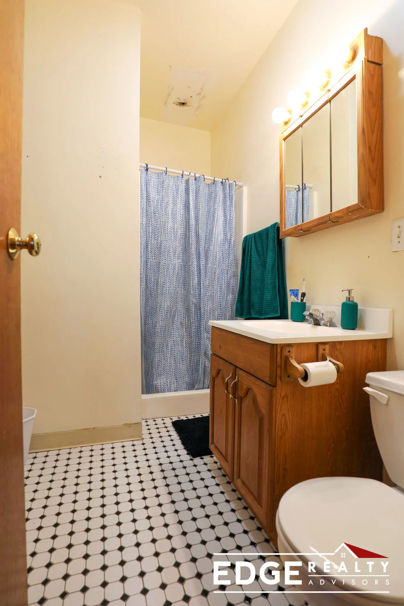 340 Faneuil St, Oak Square