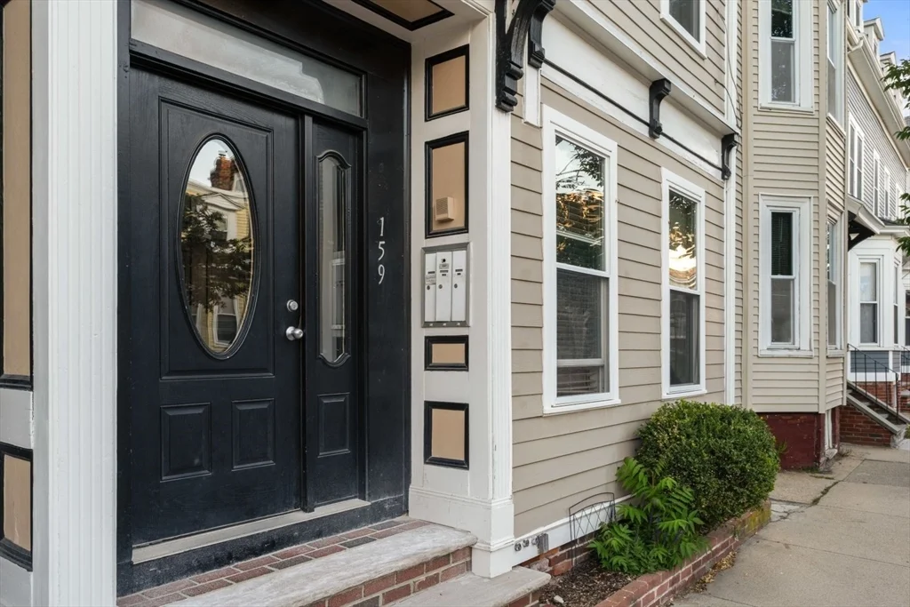 159 M, South Boston