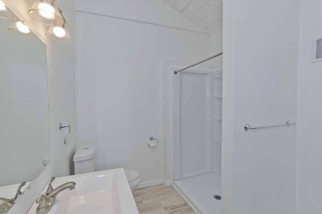 16 Knightville Dam Rd, Huntington