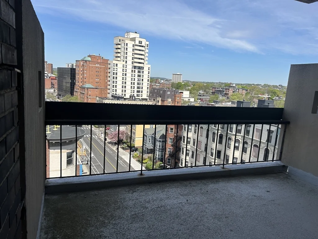 872 Massachusetts Ave, Riverside