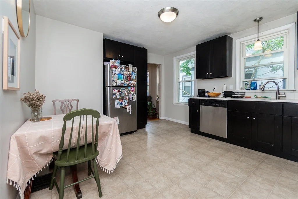 24 Aberdeen Rd, Powder House Square