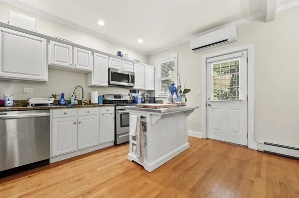 13 Telegraph St, South Boston