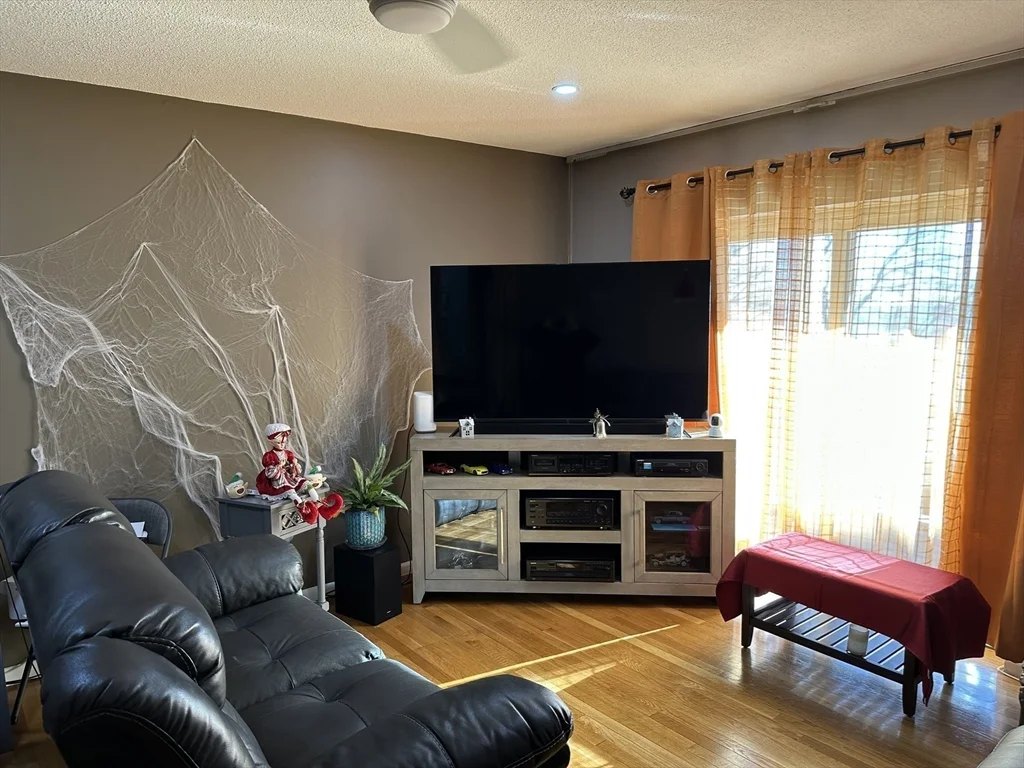 114 Nahant St, Diamond District