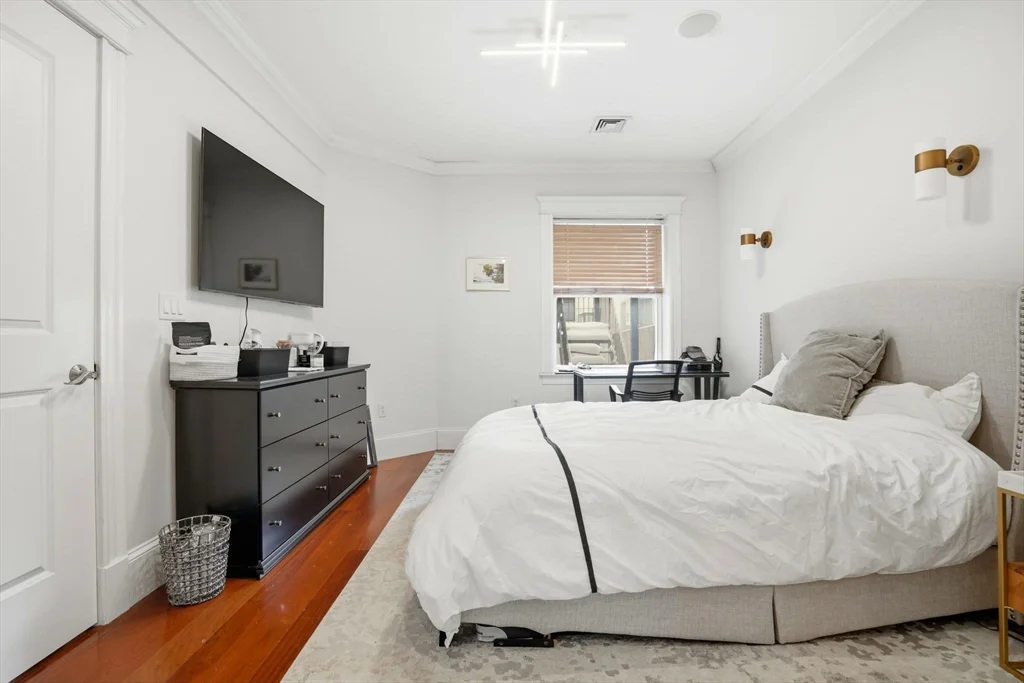 17 Gates, South Boston