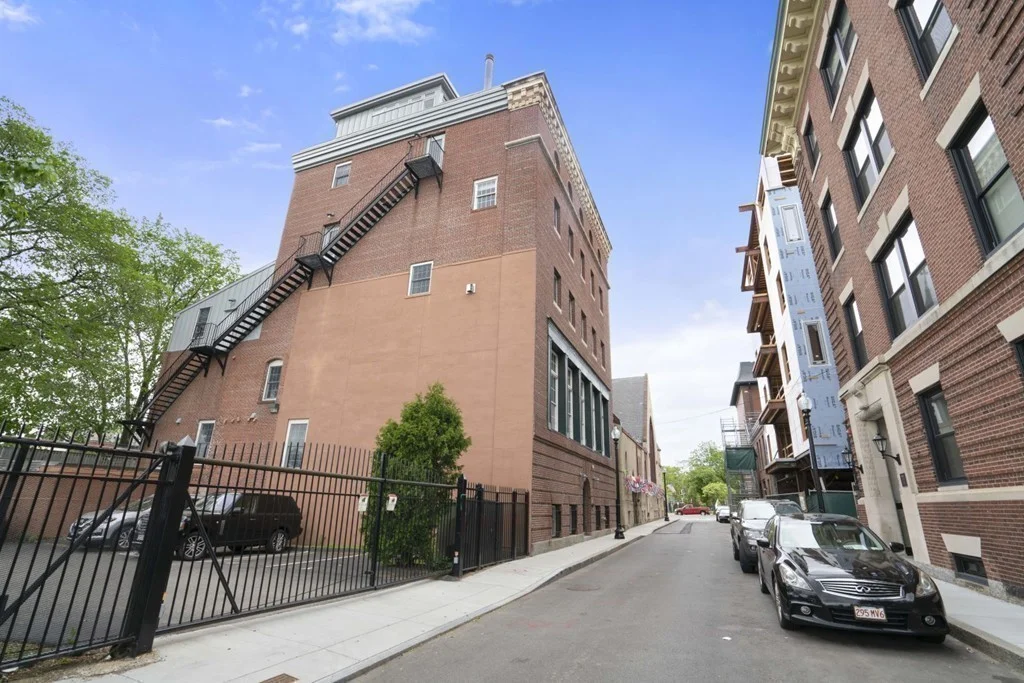 8 Newcomb, Roxbury
