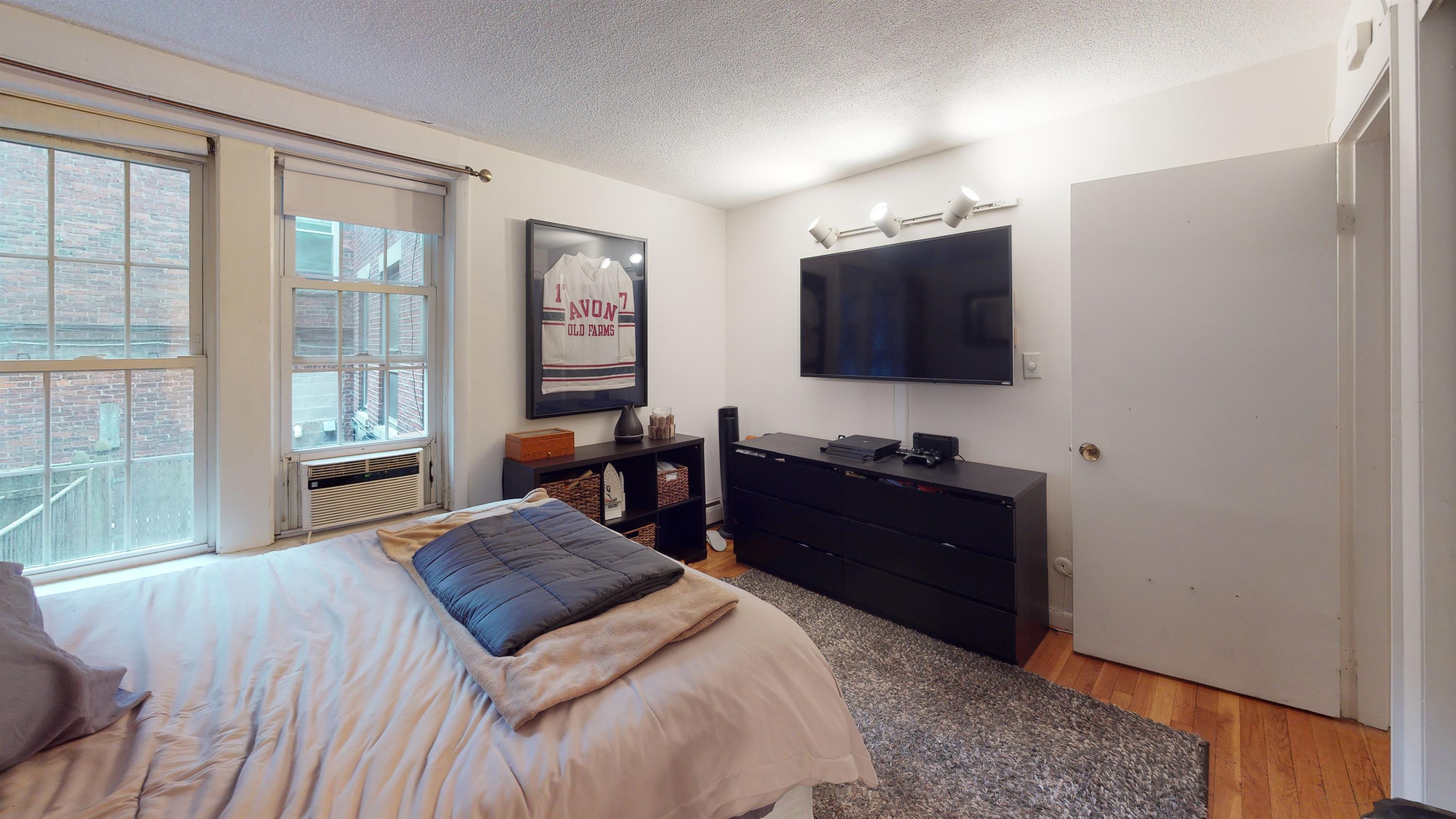 1 bed, 1 bath apartment for rent at 64 West Cedar St Unit 2, Beacon Hill — photo 1 of 5