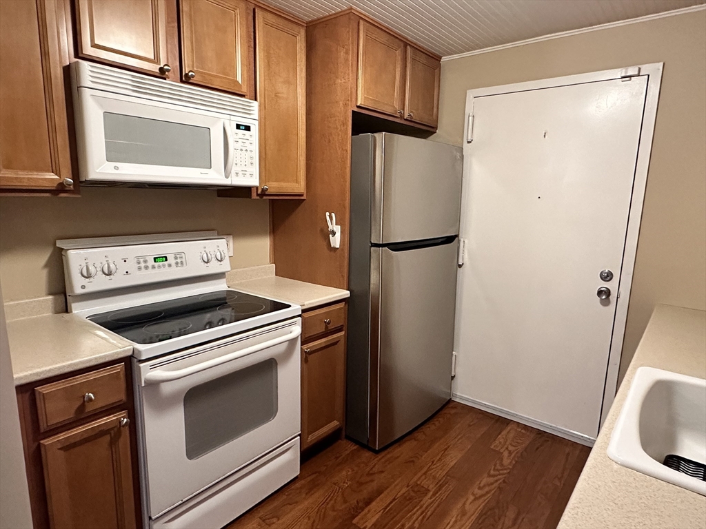 9 Silver Hill Ln, West Natick