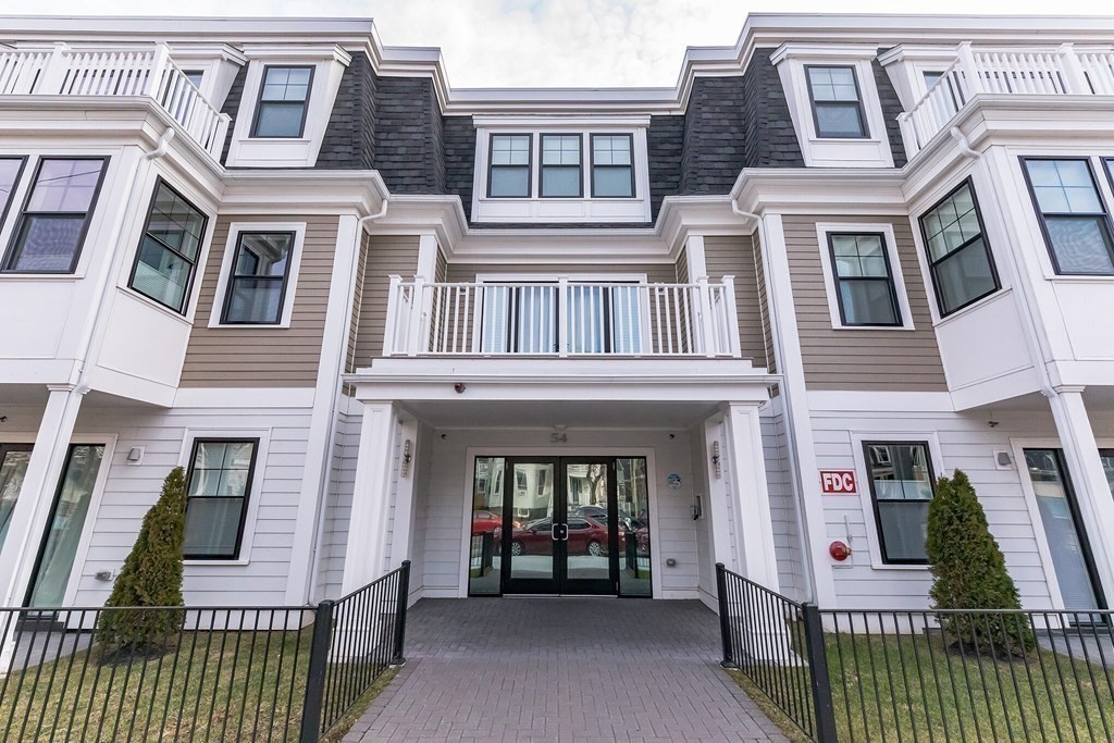 54 Pleasant St, Dorchester