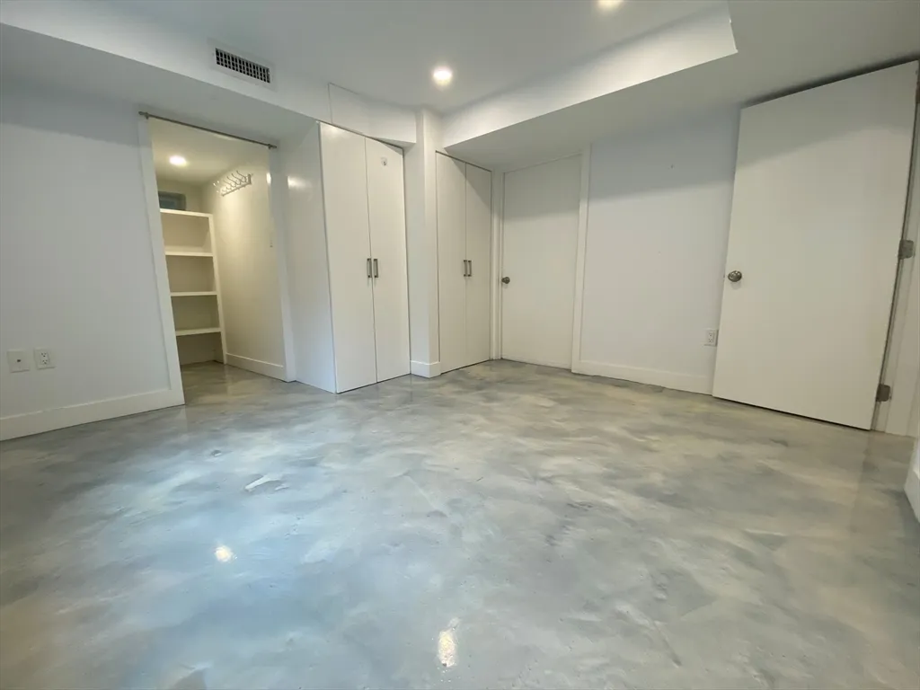 10 Gloucester Ave, Gloucester