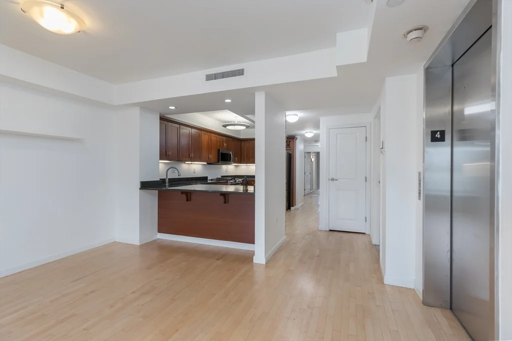 910 Beacon St, Fenway