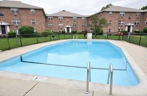 1 Colonial Village Dr, Arlington