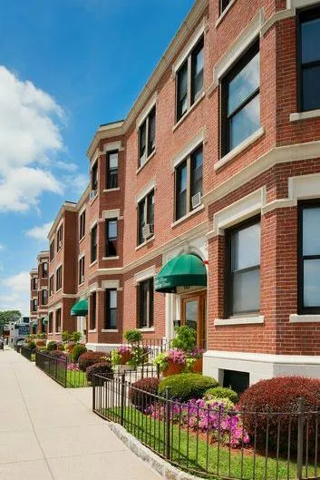 6 Barrows St, Allston