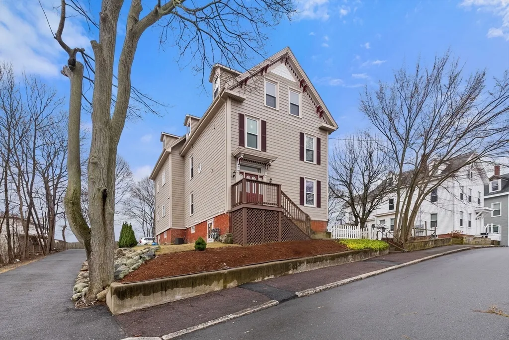 11 Symonds St, Salem