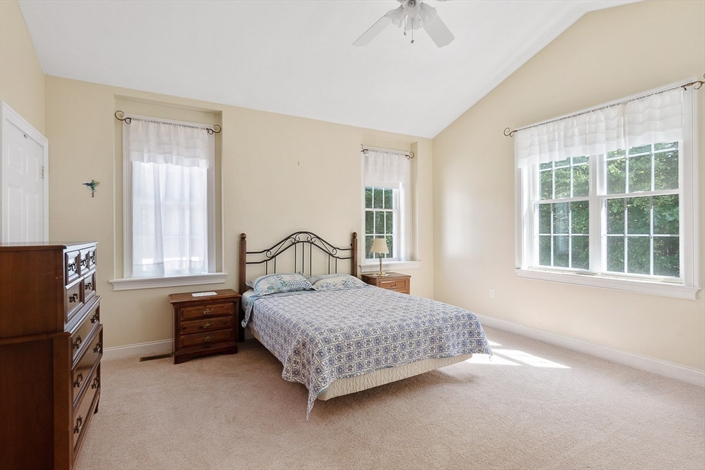 7 Charles Pl, Pepperell