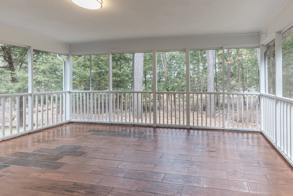 22 Bradford Rd, Weston