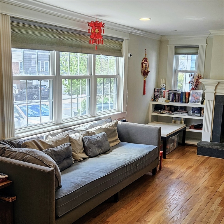 126 Waverley St, Belmont