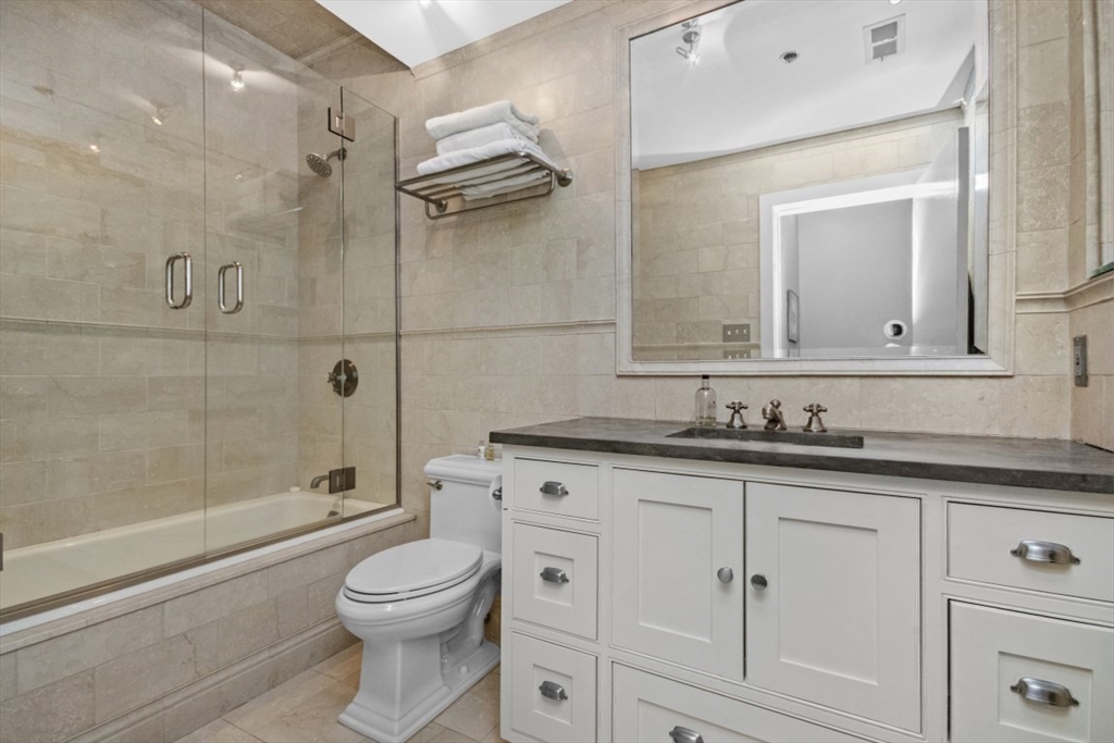 6 Edgerly Pl, Back Bay